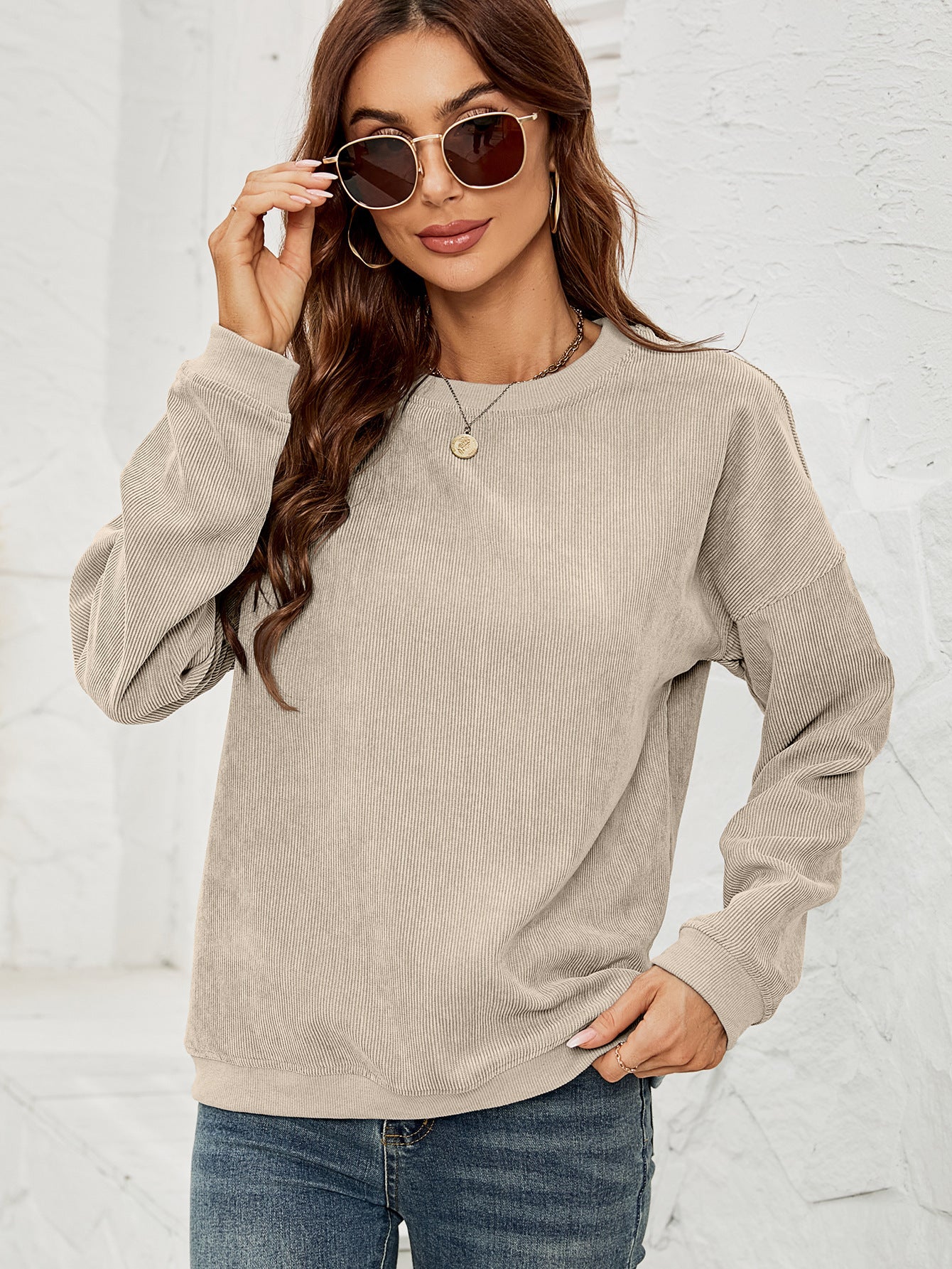 Sweatshirt en corduroy, col rond, manches longues, femme.