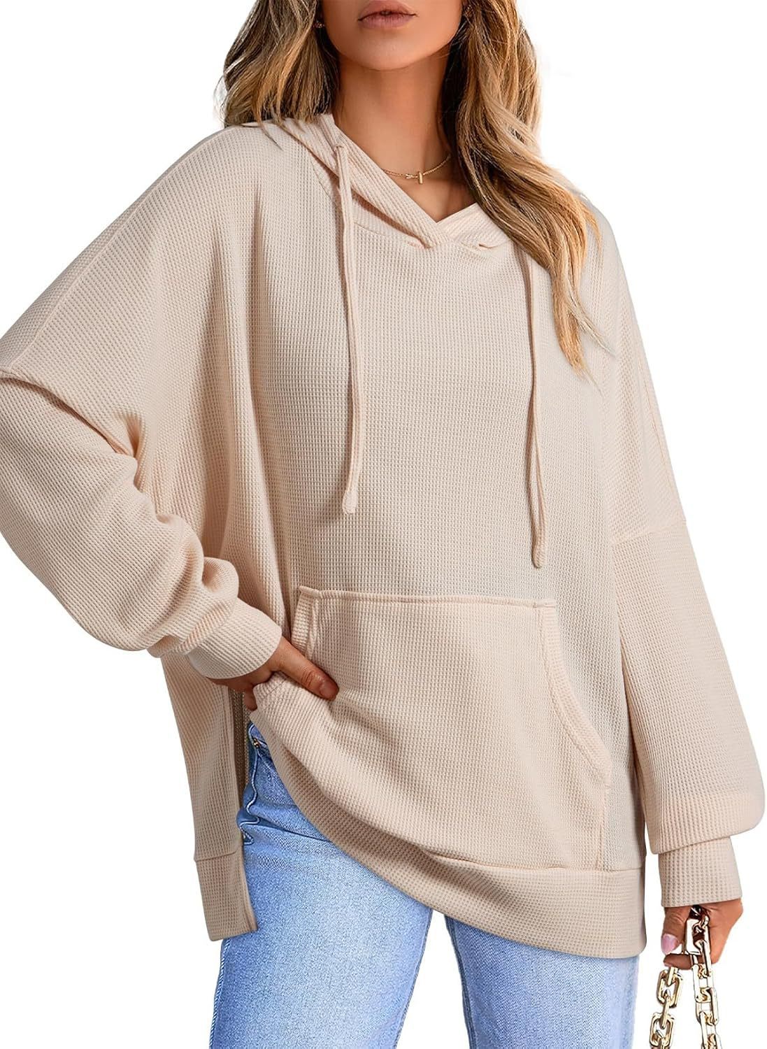 Sweat-shirt pour femme avec poche et manches longues.