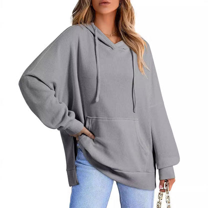 Sweat-shirt pour femme avec poche et manches longues.