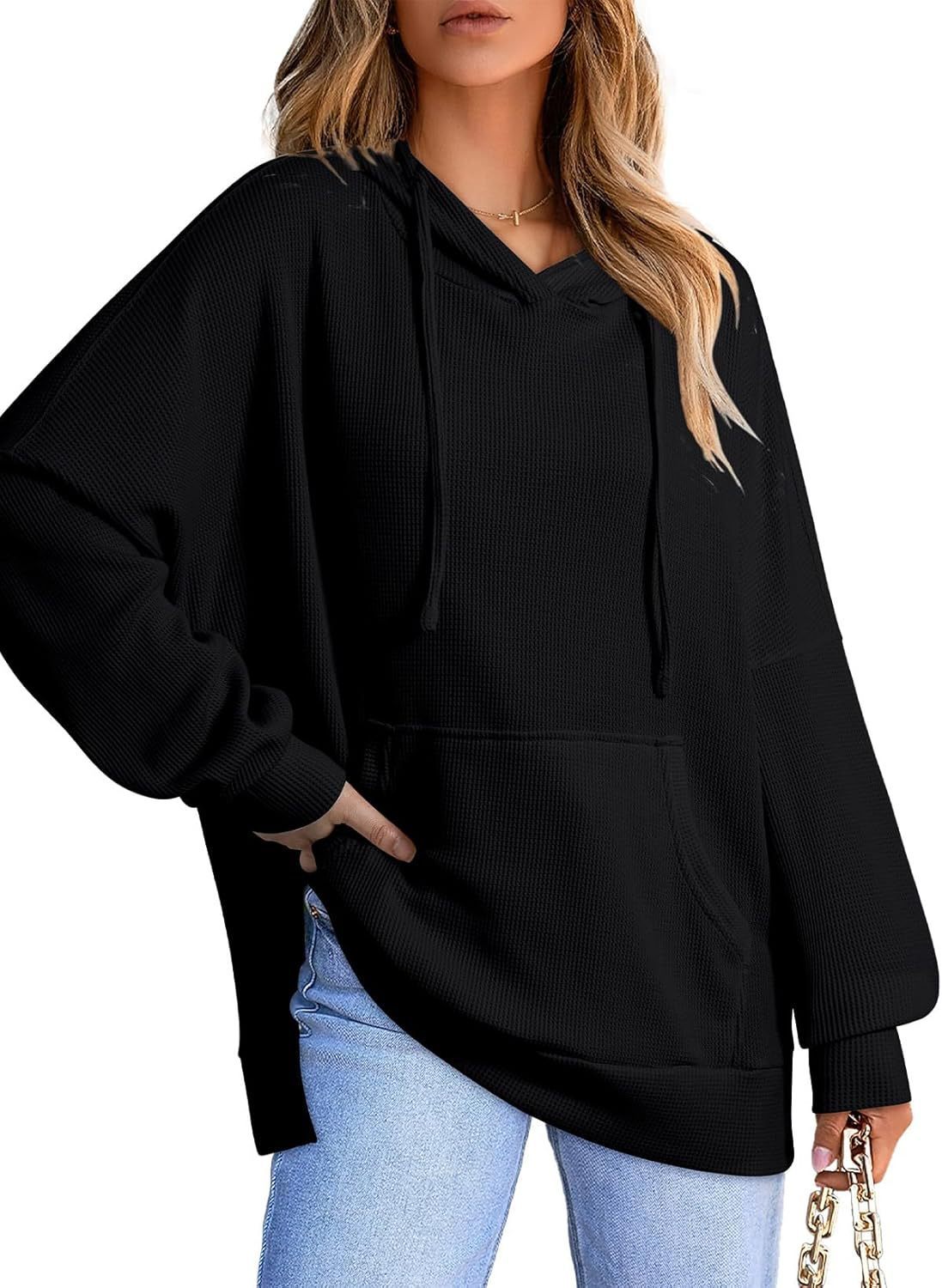 Sweat-shirt pour femme avec poche et manches longues.